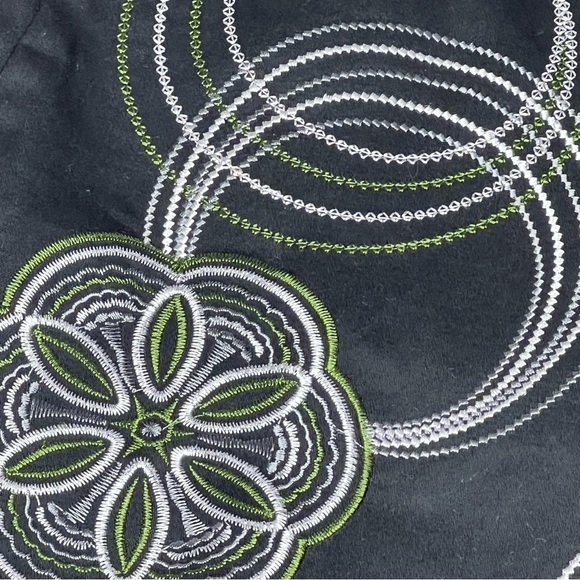 HEART SOUL Floral Embroidered Spiral Skirt Juniors Size 9 - Picture 6 of 12